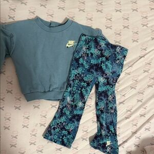 Nike Kids Teal and Black Floral Leggings